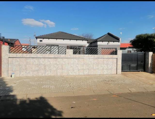 5 BEDROOM HOUSE FOR SALE IN TEMBISA CENTRAL